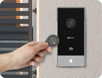 Unlocking the door by tapping an RFID tag on the EZVIZ HP5 outdoor panel
