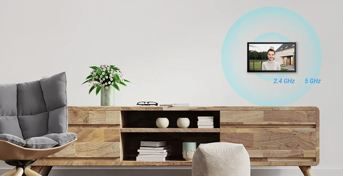 EZVIZ HP5 indoor monitor connected on 2.4 GHz and 5 GHz Wi-Fi in a living room